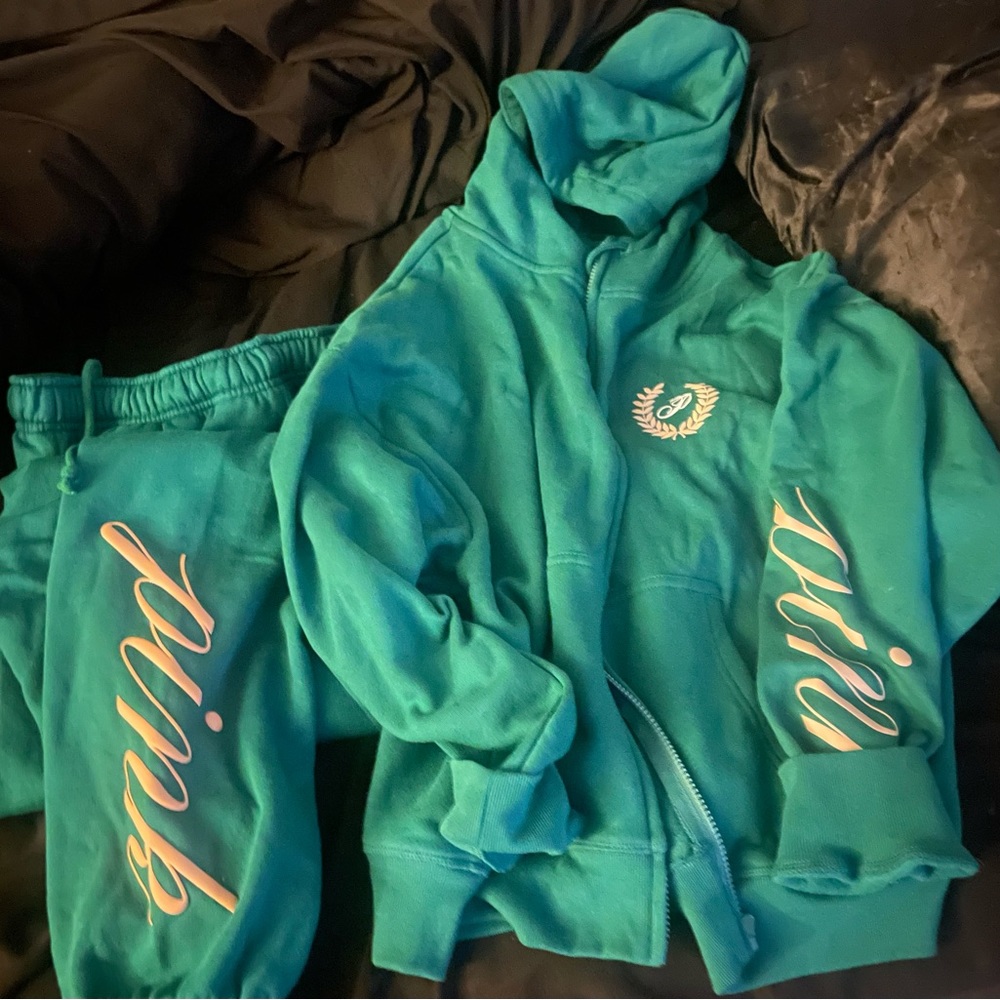 BNWT VS Pink Jogging Outfit